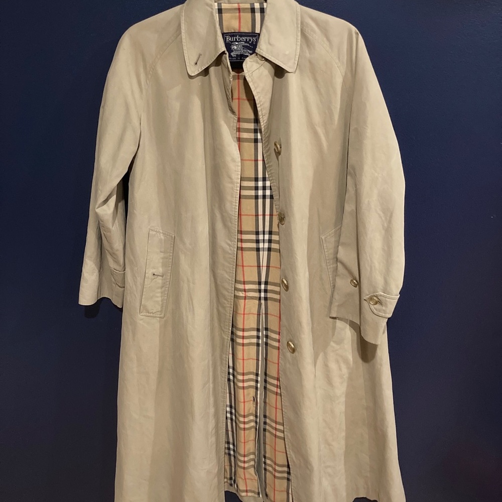 Authentic Burberry Trenchcoat